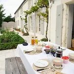A L'ombre Du Figuier Guest house Longeves (Charente-Maritime)