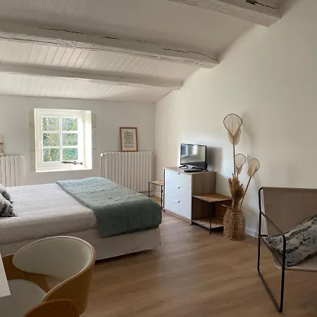 A L'ombre Du Figuier 3*