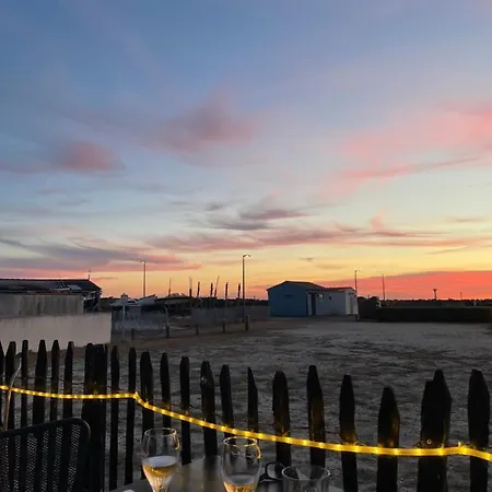 A L'ombre Du Figuier 3*